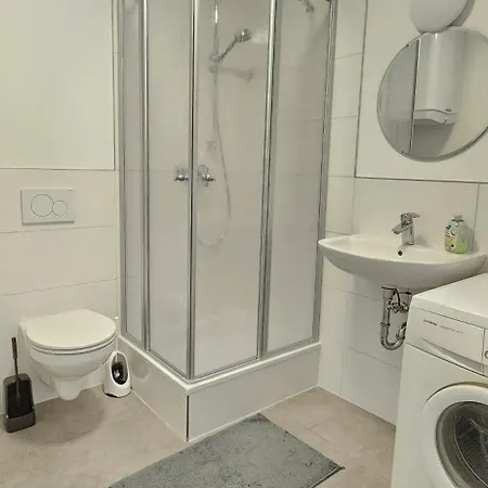 100 Apartment *